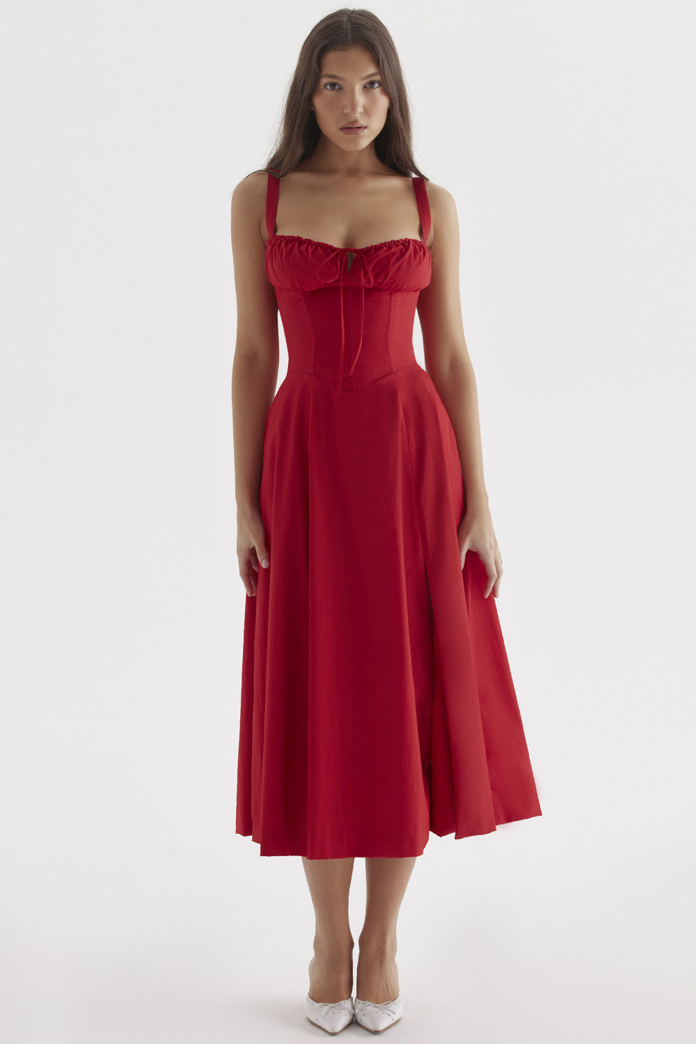 Heidi - Geschnittenes Trägerkleid für Damen mit französischem Flair und verführerischem Hüftschlitz"