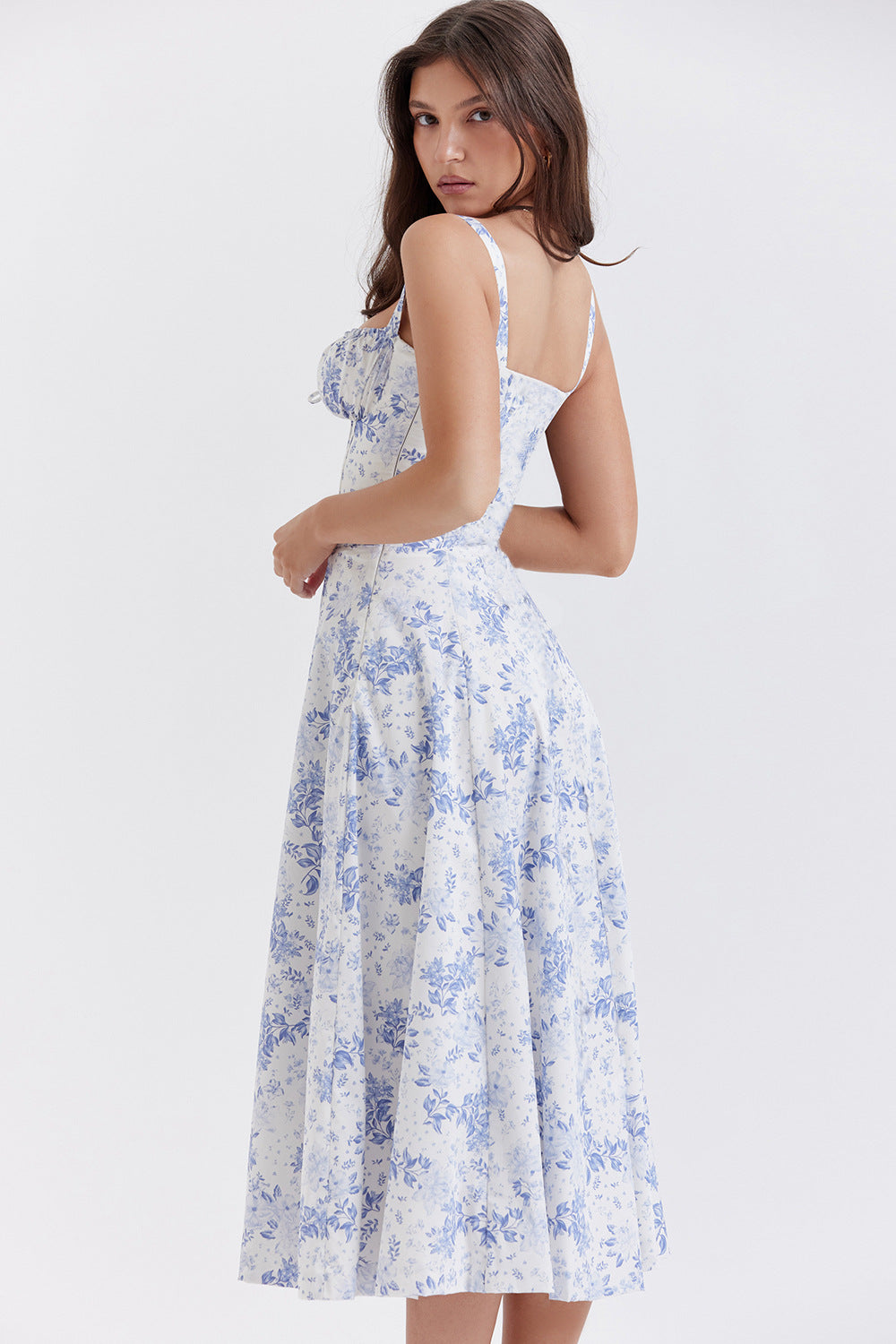 Heidi - Geschnittenes Trägerkleid für Damen mit französischem Flair und verführerischem Hüftschlitz"