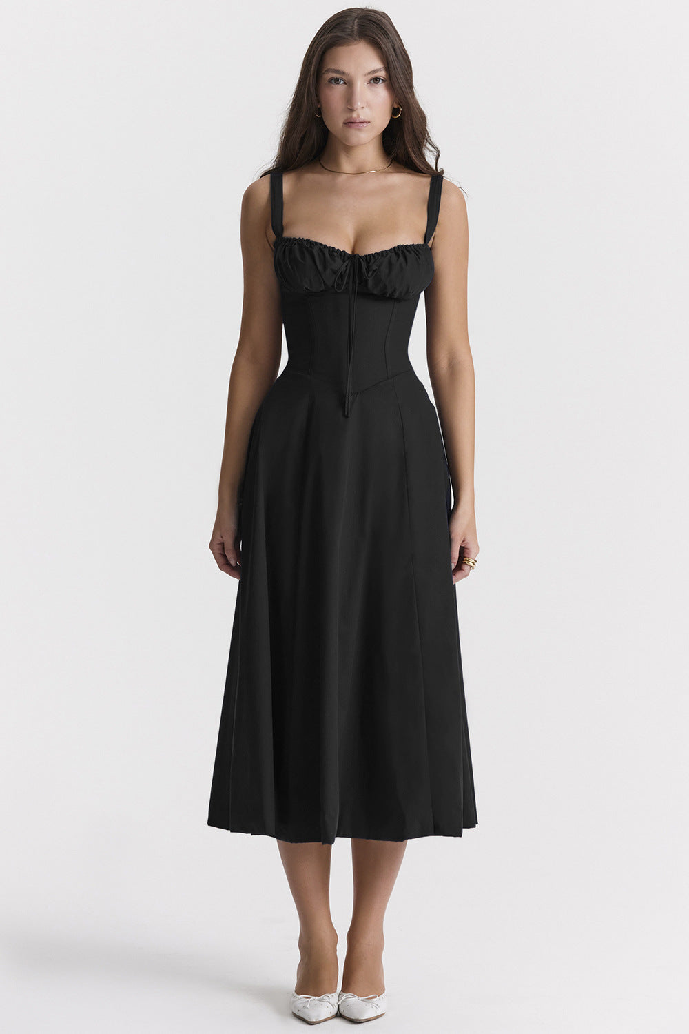 Heidi - Geschnittenes Trägerkleid für Damen mit französischem Flair und verführerischem Hüftschlitz"