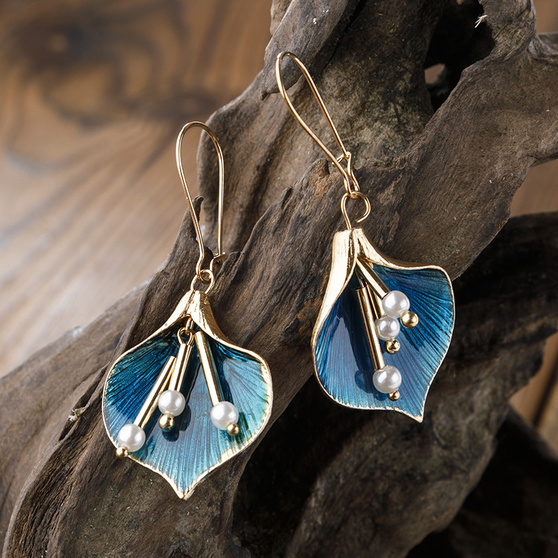 Isalie | Ohrringe mit Blauem Lotus und Perle