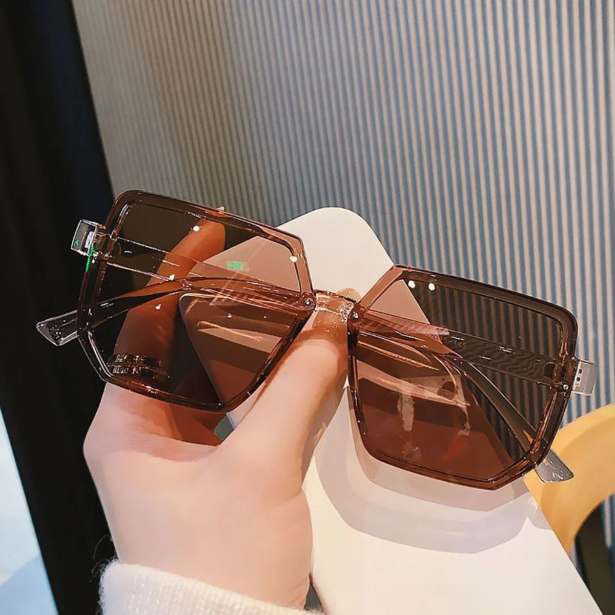 Nora | Vintage Sonnenbrille mit Grosser Quadratischer Fassung