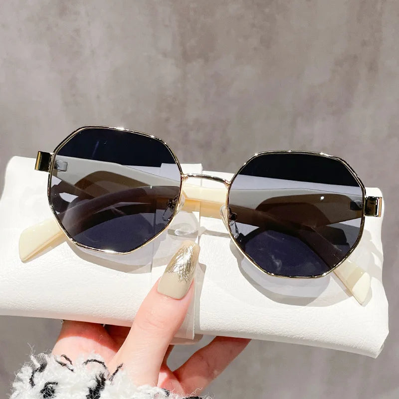 Liora | Polygonale Retro Sonnenbrille – Metallrahmen