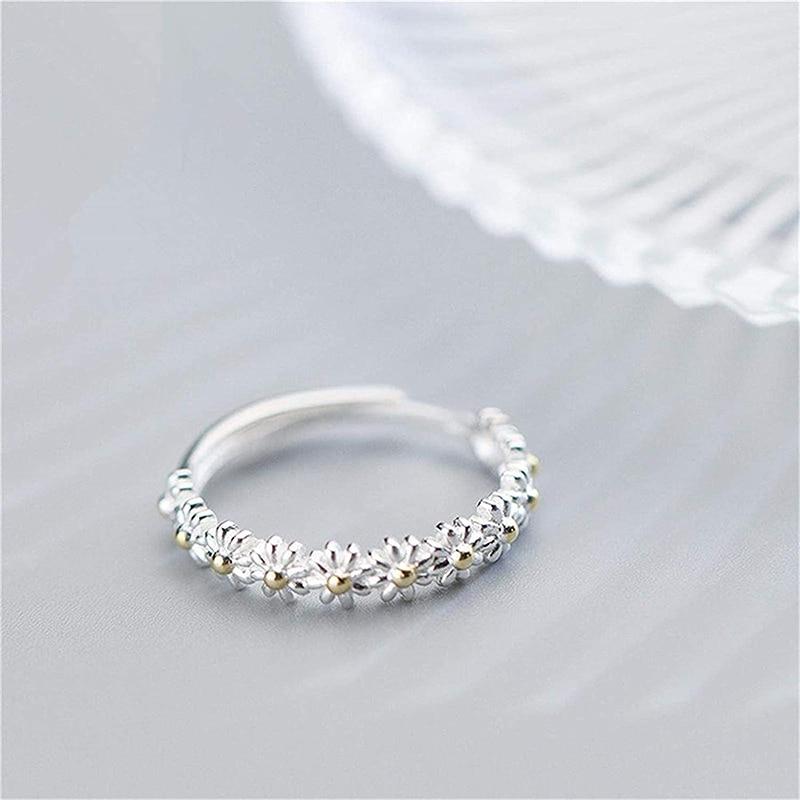 Mira | Verstellbarer Ring mit Emaille-Gänseblümchen