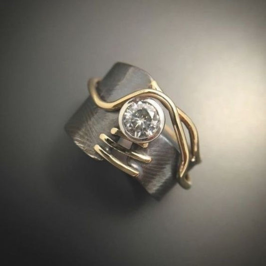 Naira | Patinierter Ring mit Zirkonia